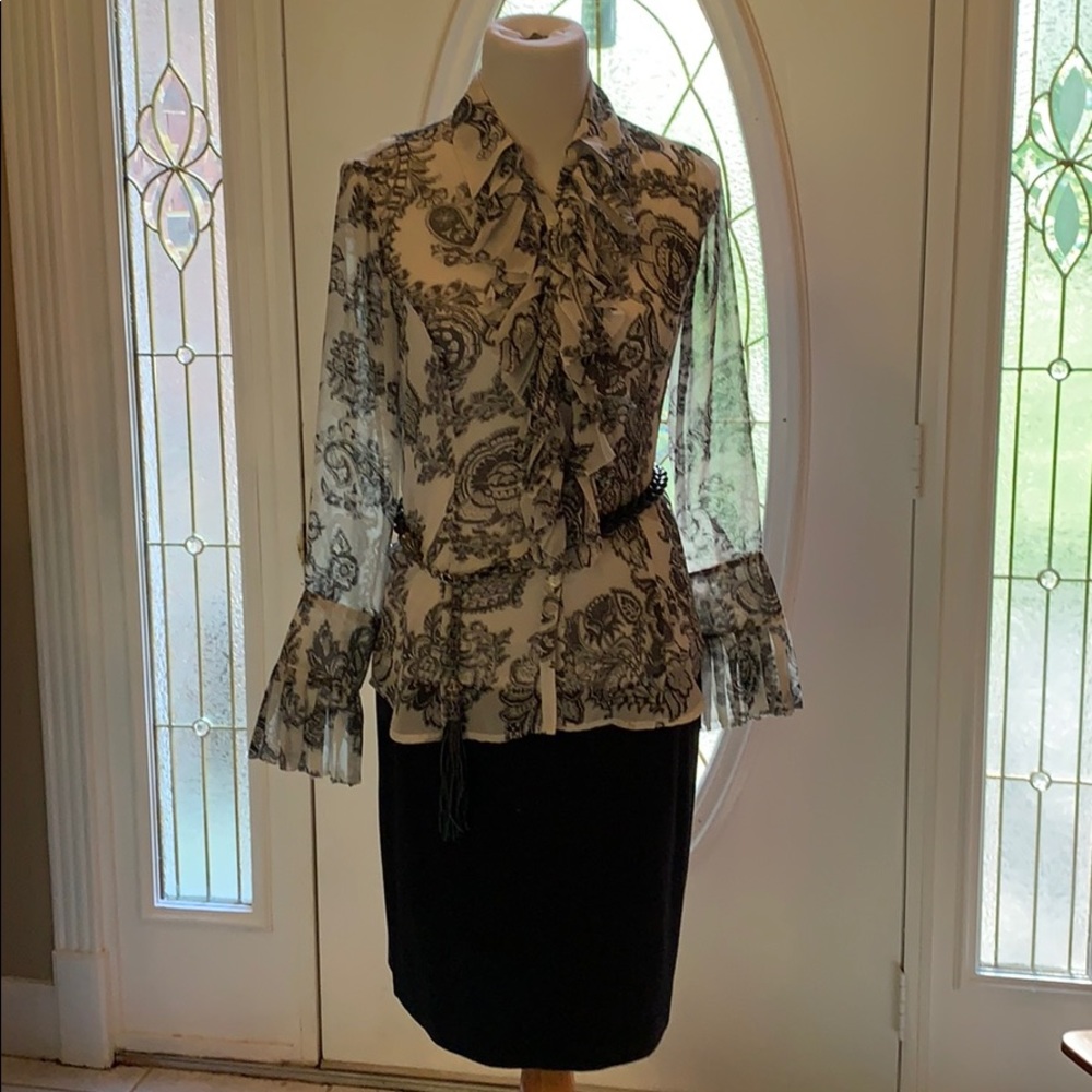 Vintage CAbi blouse GUC size S. Black & white